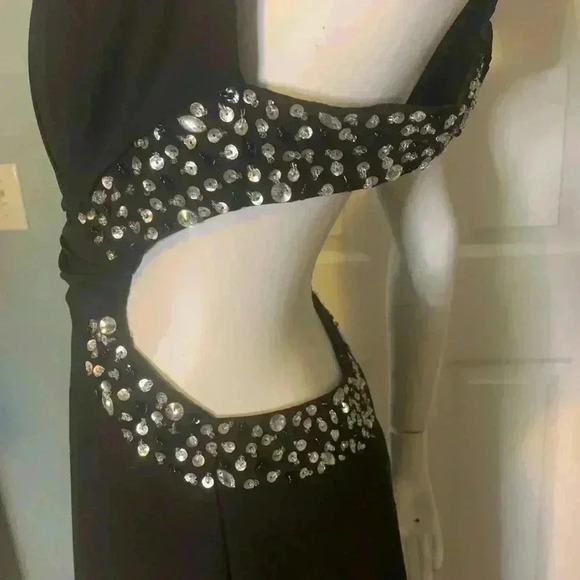 JJ’s House One-Shoulder Floor-Length Chiffon Mother of the Bride Dress Size 8 - Picture 6 of 10